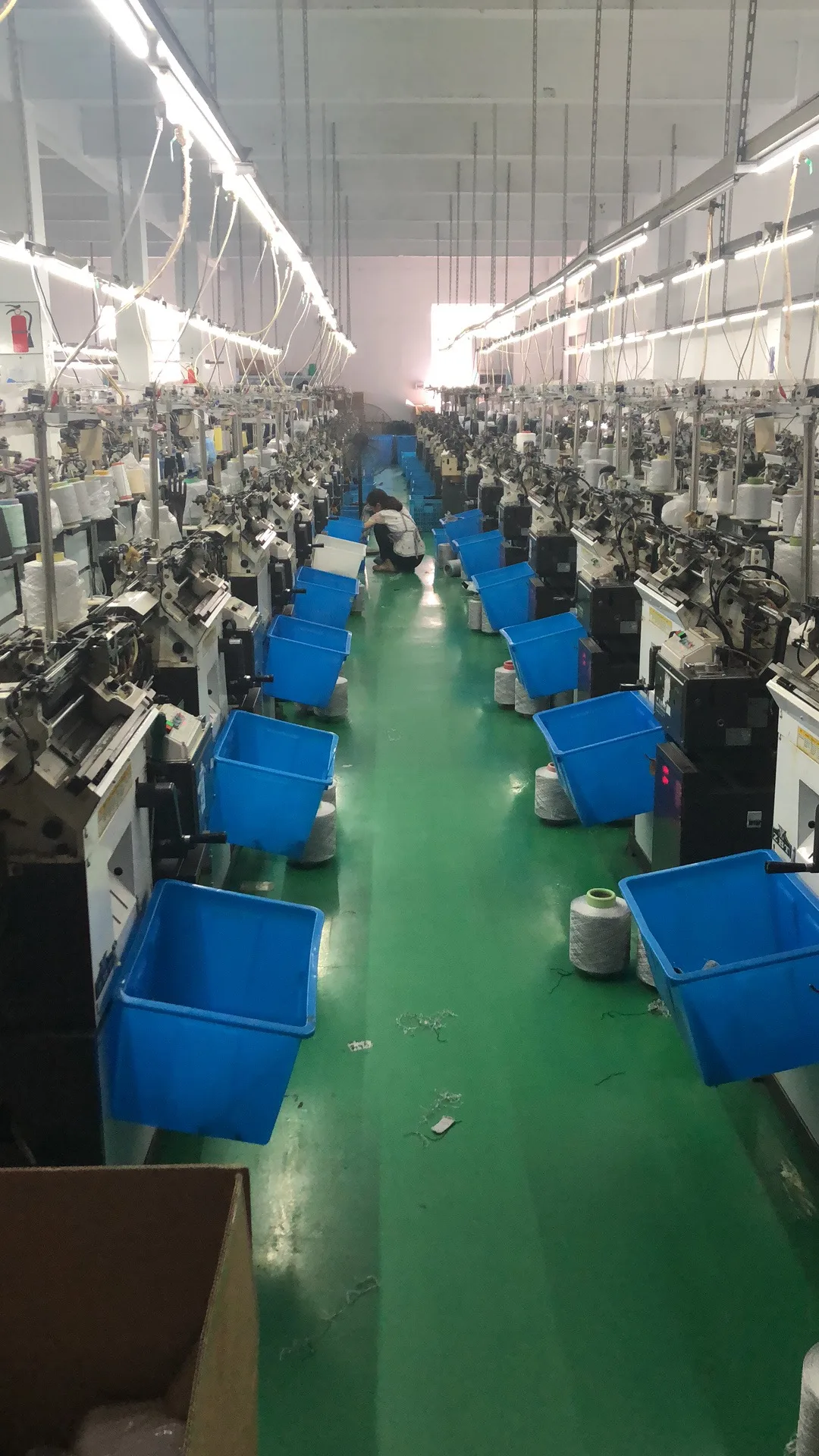 Large-scale knitted glove manufacturing lines