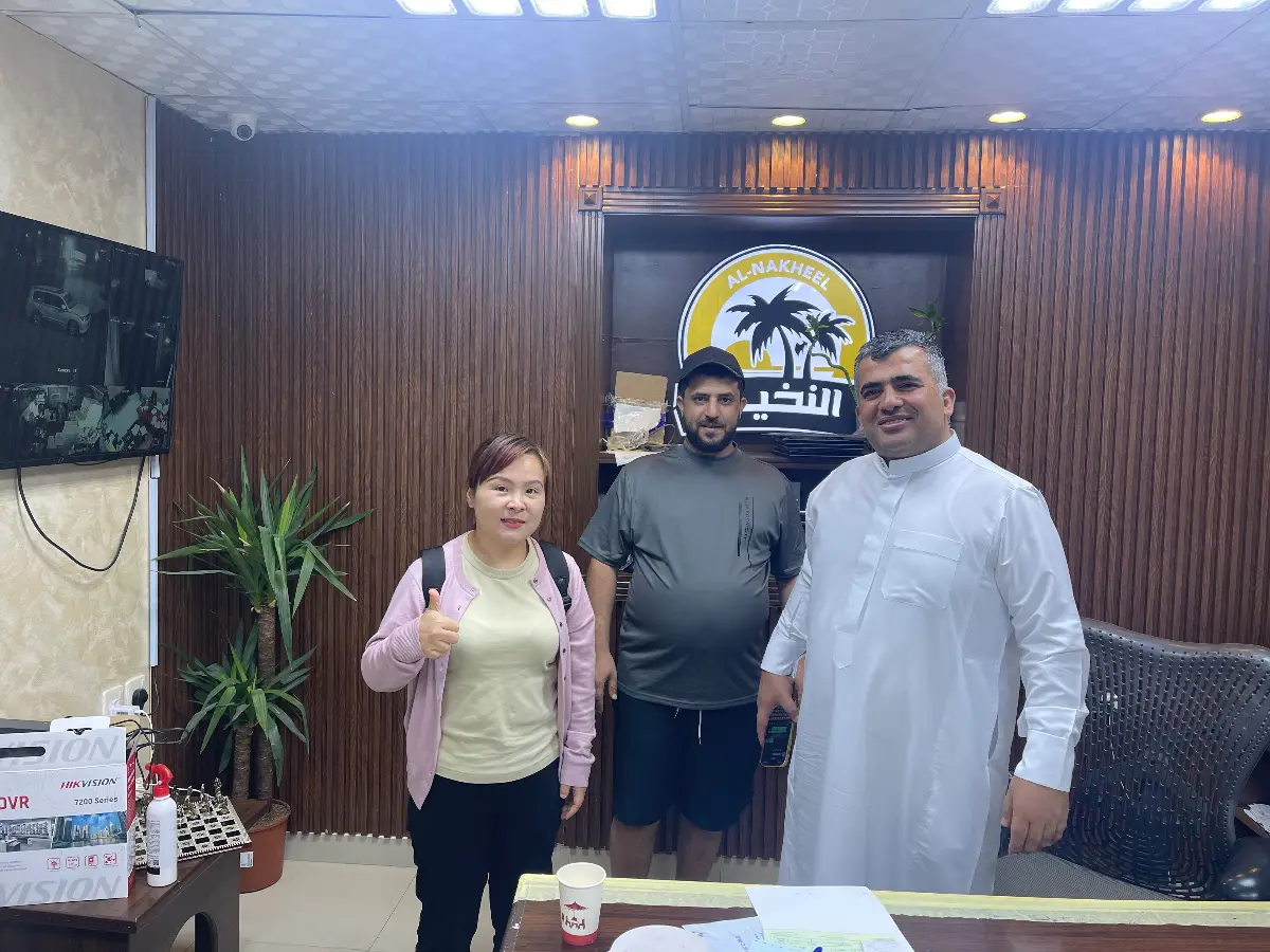 EASTGLOVES representative meeting international customers